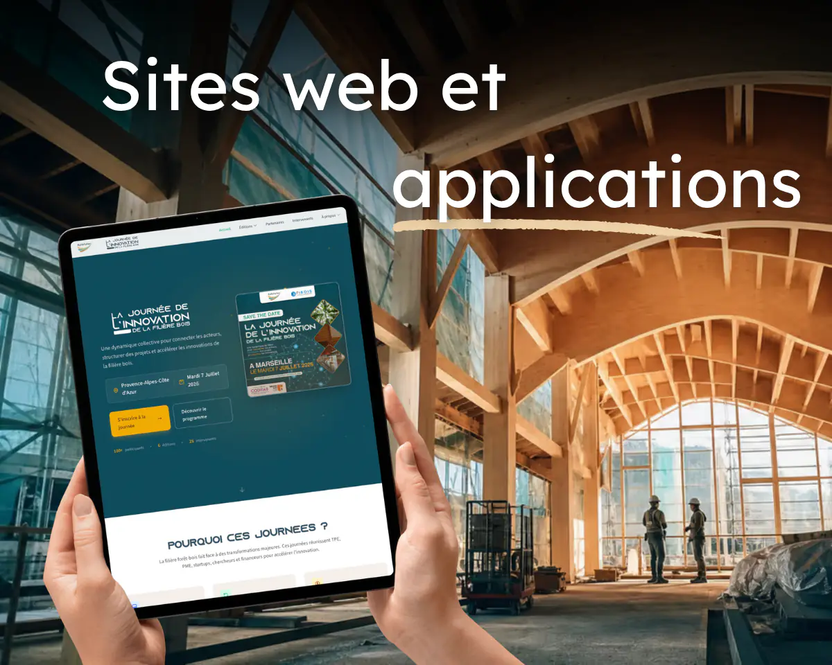 « Sites web et applications » : une tablette affiche la page d’accueil d’un site d’événement de la filière bois, sous la charpente en lamellé-collé d’un bâtiment en chantier.